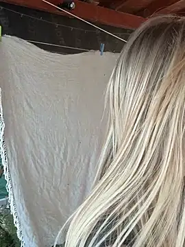 Snapshot of Ellie-rosee chatting on 02/26/26, 03:11 Ellie-rosee online show from 02/26/26, 03:11