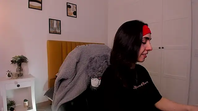 Luna tagliaferri online show from 02/14/26, 09:11