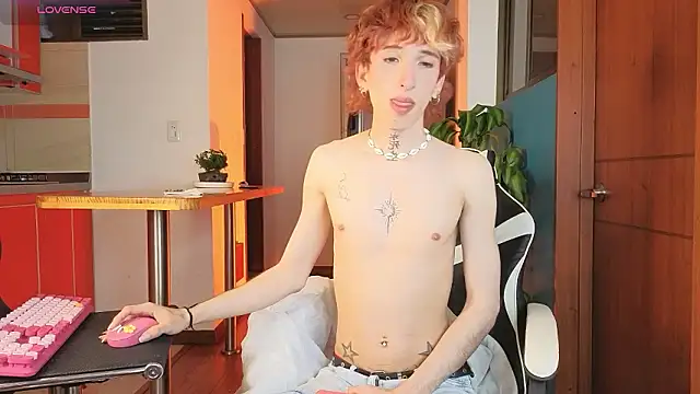 golden twink  online show from 02/15/26, 10:25