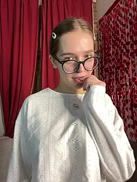 MyKittySayMeow online show from 02/15/26, 08:49