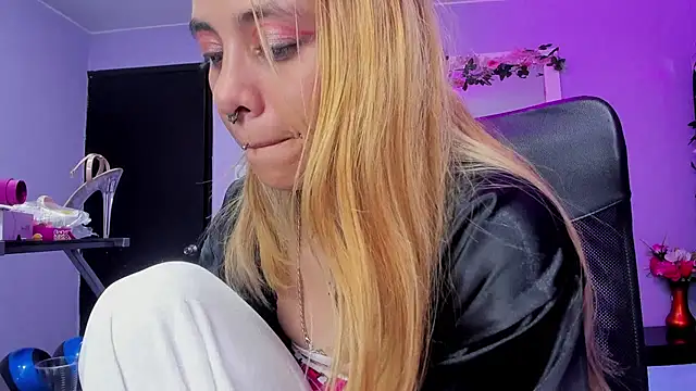 Dakota Angell  online show from 02/08/26, 03:37