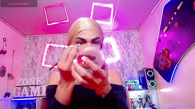 Snapshot of Karol_Vanessa__ chatting on 05/19/26, 11:38 Karol Vanessa online show from 05/19/26, 11:38