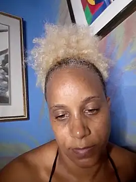 Snapshot of BadGyalGem chatting on 05/19/26, 04:02 BadGyalGem online show from 05/19/26, 04:02