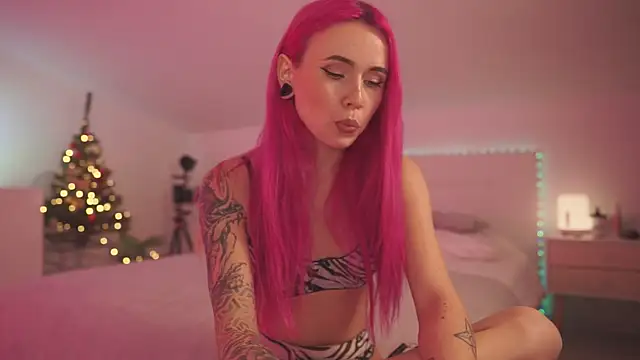 Snapshot of Sarah_Pink chatting on 12/29/24, 05:12 Sarah Pink online show from 12/29/24, 05:12