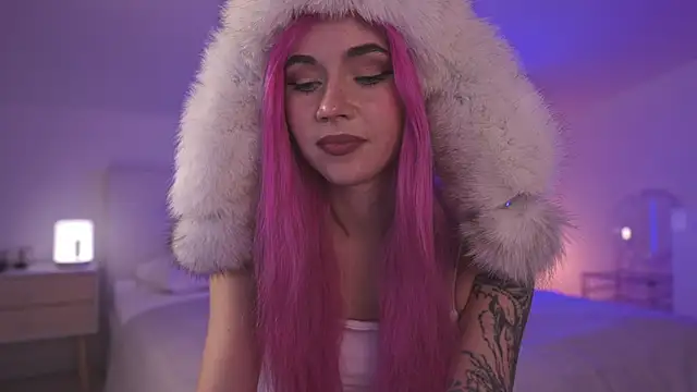 Snapshot of Sarah_Pink chatting on 02/23/25, 05:29 Sarah Pink online show from 02/23/25, 05:29