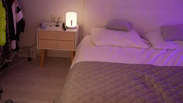 Snapshot of Sarah_Pink chatting on 02/27/25, 05:47 Sarah Pink online show from 02/27/25, 05:47