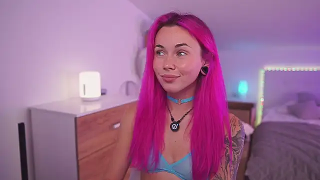 Snapshot of Sarah_Pink chatting on 09/11/25, 04:29 Sarah Pink online show from 09/11/25, 04:29