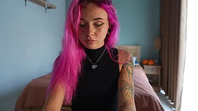 Snapshot of Sarah_Pink chatting on 10/30/25, 12:34 Sarah Pink online show from 10/30/25, 12:34