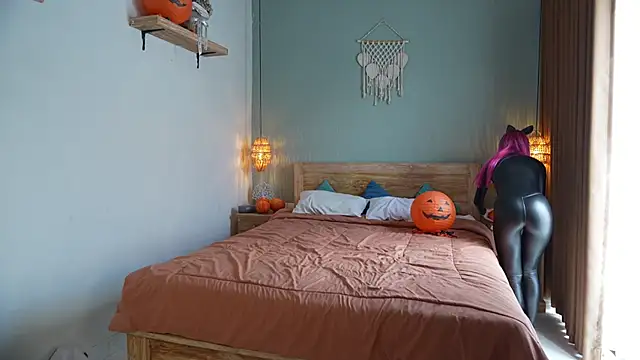 Snapshot of Sarah_Pink chatting on 10/31/25, 01:39 Sarah Pink online show from 10/31/25, 01:39