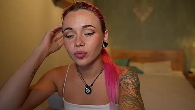 Sarah Pink online show from 11/15/25, 12:45