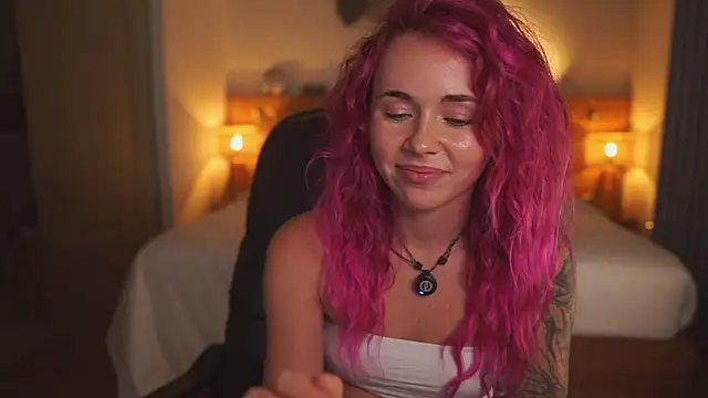 Snapshot of Sarah_Pink chatting on 06/28/26, 02:23 Sarah Pink online show from 06/28/26, 02:23