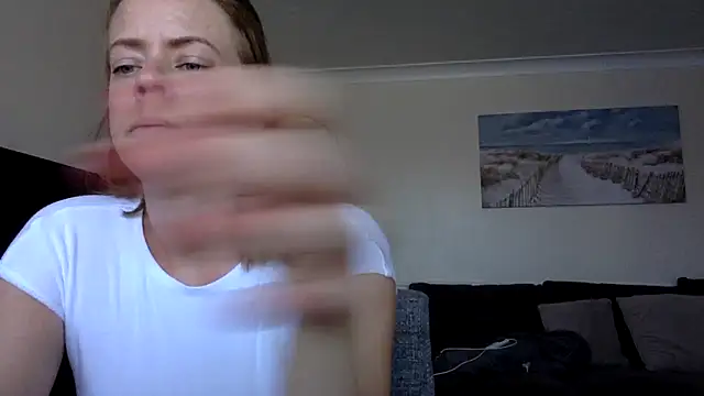 Snapshot of ElizabethArden42- chatting on 05/24/26, 11:37 ElizabethArden42- online show from 05/24/26, 11:37