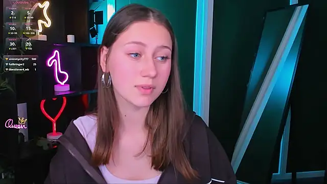 arianaa cat online show from 04/26/26, 07:22