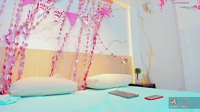 rebecca ponce  online show from 02/16/26, 07:10