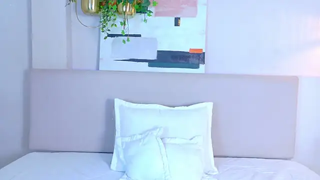 VioletBloomm online show from 04/09/26, 11:48