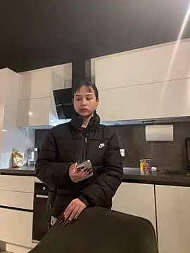 Just-Lilly online show from 04/18/26, 07:58