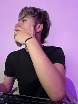 AlexanderCollman2 online show from 04/23/26, 02:46