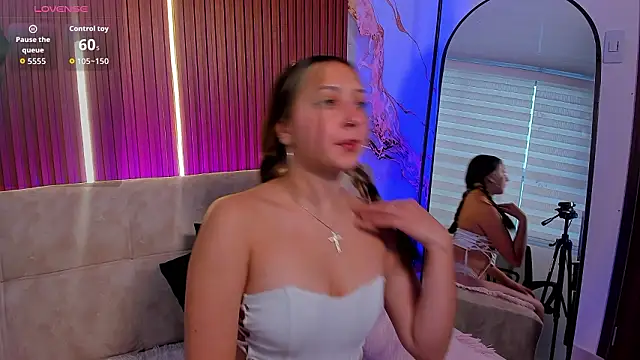 Giselle Laurens  online show from 03/10/26, 02:22