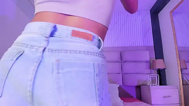 Snapshot of CarolineFyre chatting on 03/05/26, 01:40 CarolineFyre online show from 03/05/26, 01:40