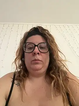 Snapshot of JasmineGlow7 chatting on 05/18/26, 01:17 JasmineGlow7 online show from 05/18/26, 01:17