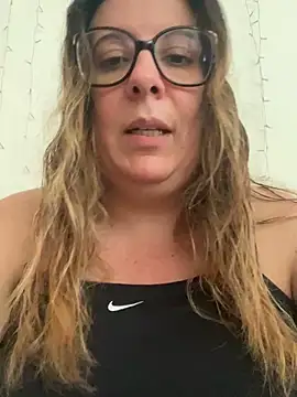 Snapshot of JasmineGlow7 chatting on 05/22/26, 01:28 JasmineGlow7 online show from 05/22/26, 01:28