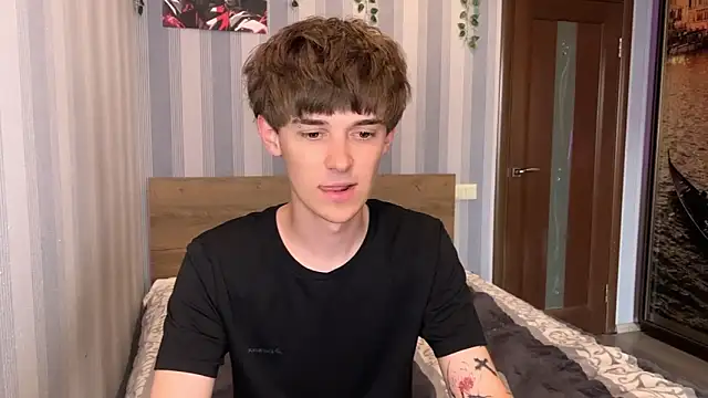 Snapshot of Sweet_Dude chatting on 05/18/26, 02:45 Sweet Dude online show from 05/18/26, 02:45