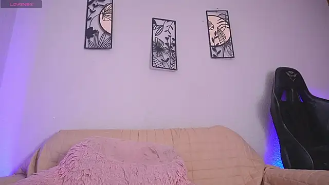 loveegirll1 online show from 04/21/26, 04:19