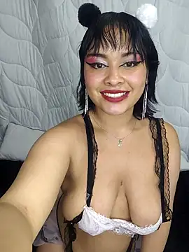 zoe love18 online show from 04/15/26, 04:19