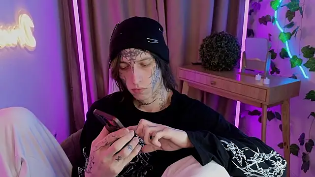 Snapshot of swagamee chatting on 02/04/26, 10:15 swagamee online show from 02/04/26, 10:15