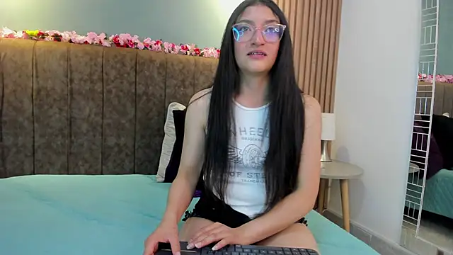 HannaWen  online show from 04/24/26, 07:49
