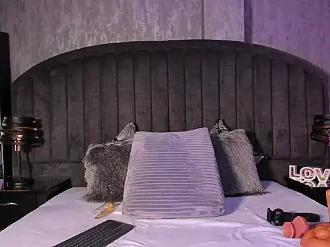 RED VIOLETH online show from 02/08/26, 05:33