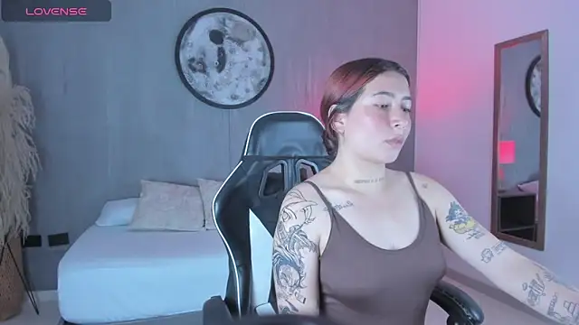 charlottee27  online show from 02/22/26, 02:13