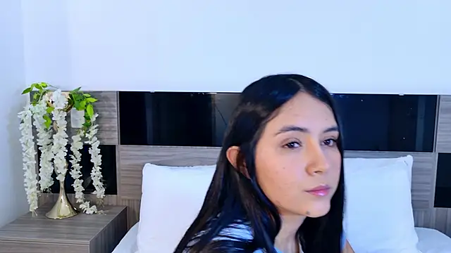 Snapshot of AlisonLamer chatting on 03/11/26, 12:11 AlisonLamer online show from 03/11/26, 12:11