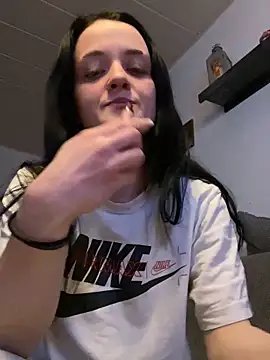 LeonieClaire online show from 02/09/26, 09:30