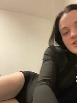 LeonieClaire online show from 02/10/26, 10:03