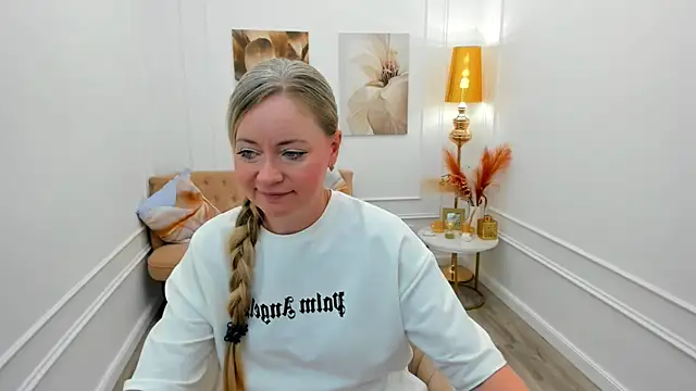 CharlotteKerti online show from 06/19/26, 12:31