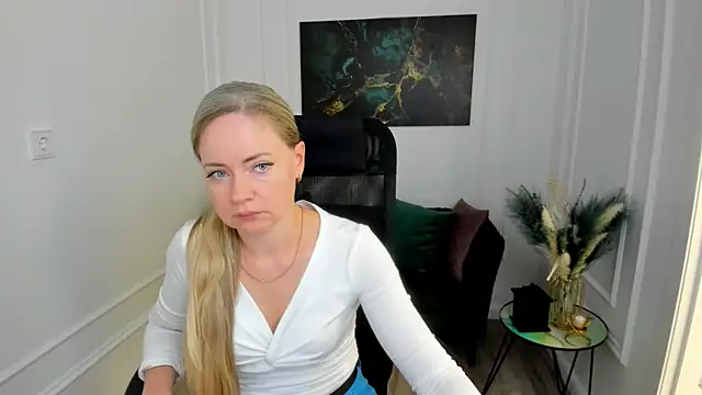 CharlotteKerti online show from 06/22/26, 07:44