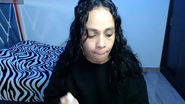 Snapshot of paula_lopez__ chatting on 05/06/26, 10:48 paula lopez online show from 05/06/26, 10:48