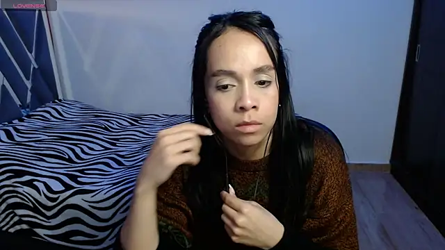 Snapshot of paula_lopez__ chatting on 06/18/26, 06:12 paula lopez online show from 06/18/26, 06:12