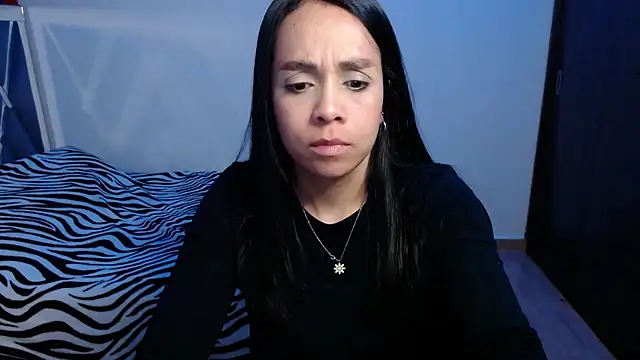 Snapshot of paula_lopez__ chatting on 07/04/26, 01:01 paula lopez online show from 07/04/26, 01:01