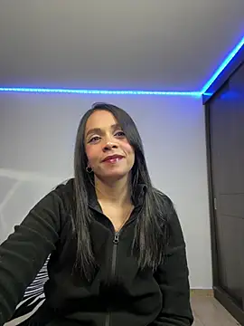 Snapshot of paula_lopez__ chatting on 07/23/26, 11:24 paula lopez online show from 07/23/26, 11:24