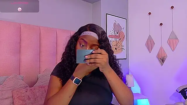 Aitana Oliveira online show from 02/10/26, 08:02