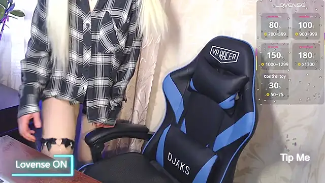 Shiny Victoria online show from 03/15/26, 08:53