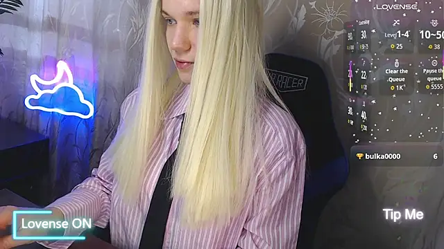 Shiny Victoria online show from 03/29/26, 07:41