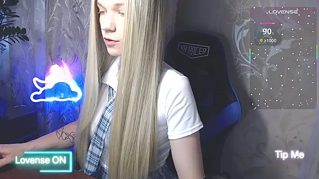 Snapshot of Shiny_Victoria chatting on 06/27/26, 08:30 Shiny Victoria online show from 06/27/26, 08:30