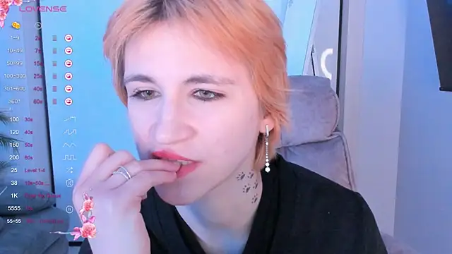 AutumnWhisper online show from 04/22/26, 03:57