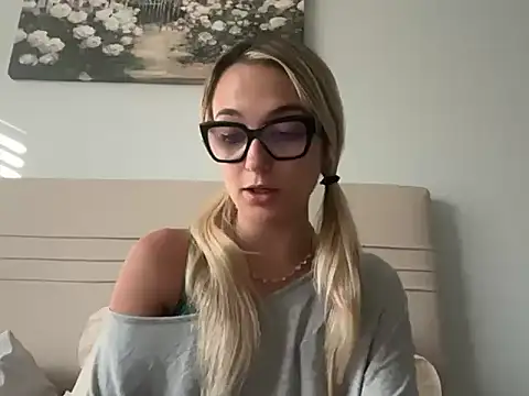 Snapshot of kelseyblu chatting on 04/17/26, 10:57 kelseyblu online show from 04/17/26, 10:57
