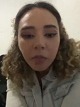 Isabelle Sara online show from 02/04/26, 03:23