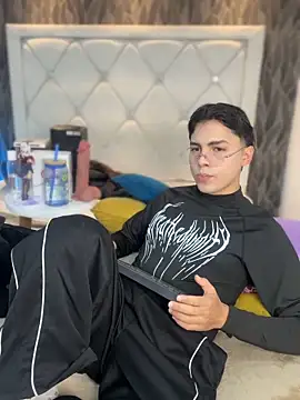 Samu Hott online show from 03/27/26, 08:52