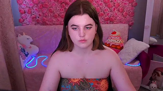 Snapshot of KristiFoxy chatting on 05/14/26, 02:02 KristiFoxy online show from 05/14/26, 02:02